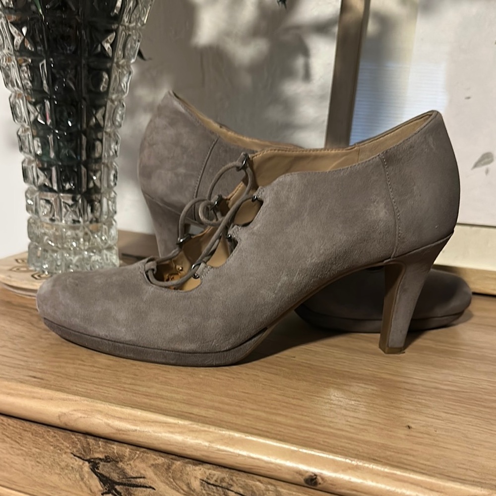 Naturalizer Gray Suede Heels with Lace-Up Design
